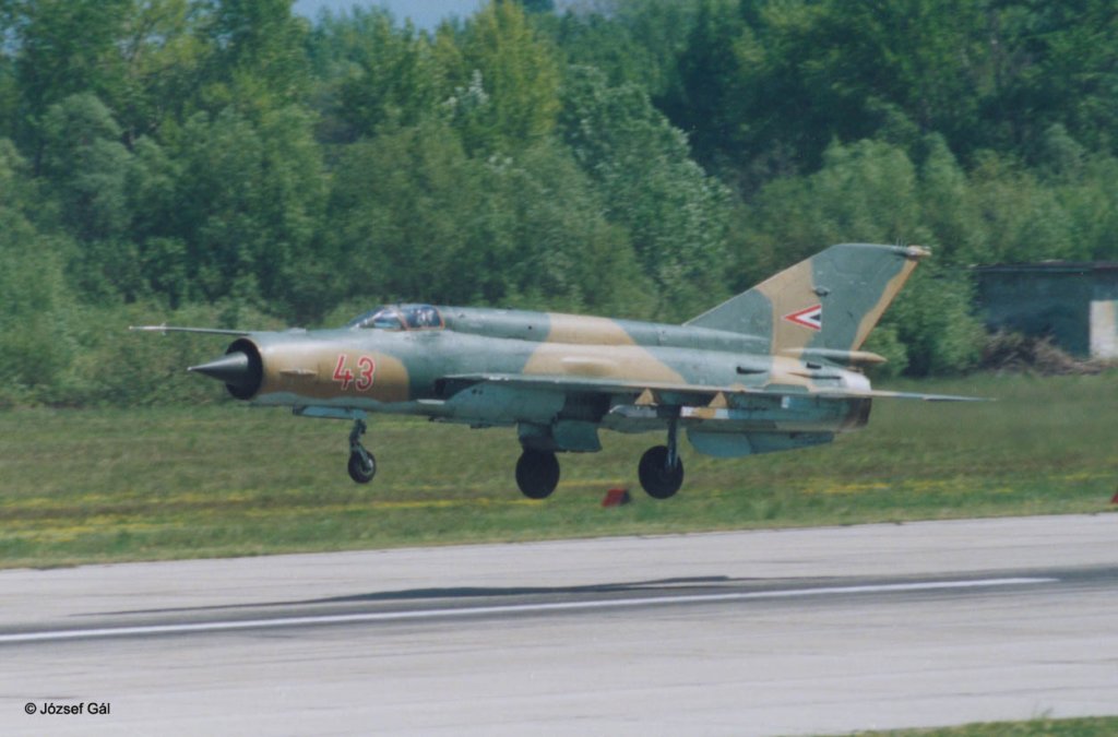 _mig_21bis_43_lhpa_jg001.jpg